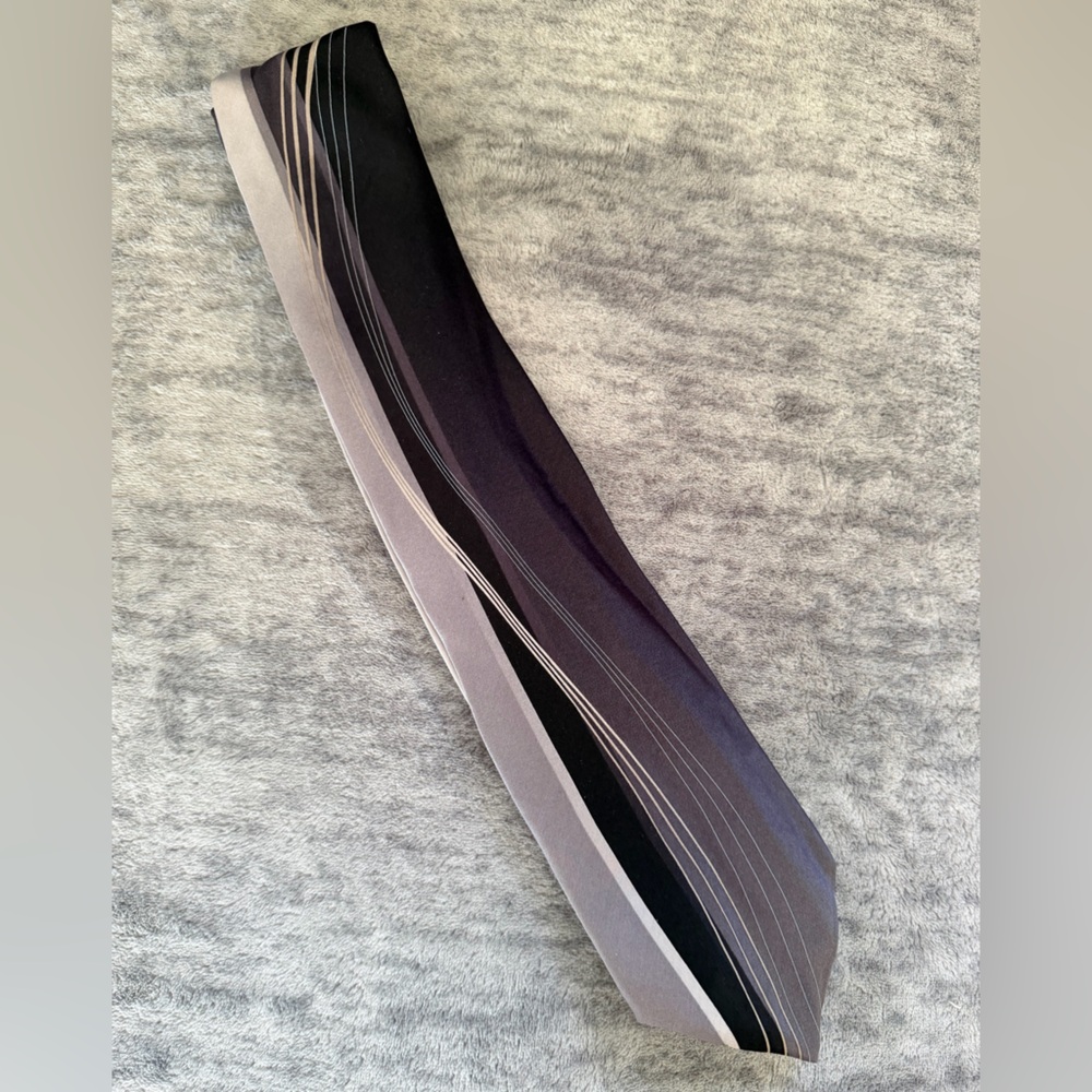 The Arrow Company Men’s Black and Gray Tie